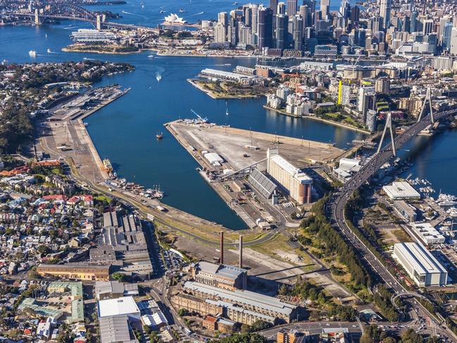 Supplied image of the Bays precinct and White Bay that may be set up with driverless cars. Technology is reshaping the foundations of transport (McKinsey Report, 2016a). Transport for NSW’s Future Transport Technology Roadmap identifies game-changing technologies that will have an impact on transport in future, including personalised customer interactions, shared, demandresponsive services, connected and automated vehicle platforms and intelligent transport networks (TfNSW, 2016).