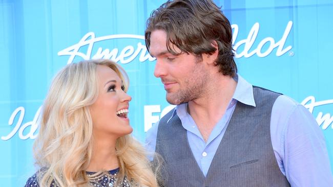Pregnant Carrie Underwood Wearing Mike Fisher's Clothes, Hers Don