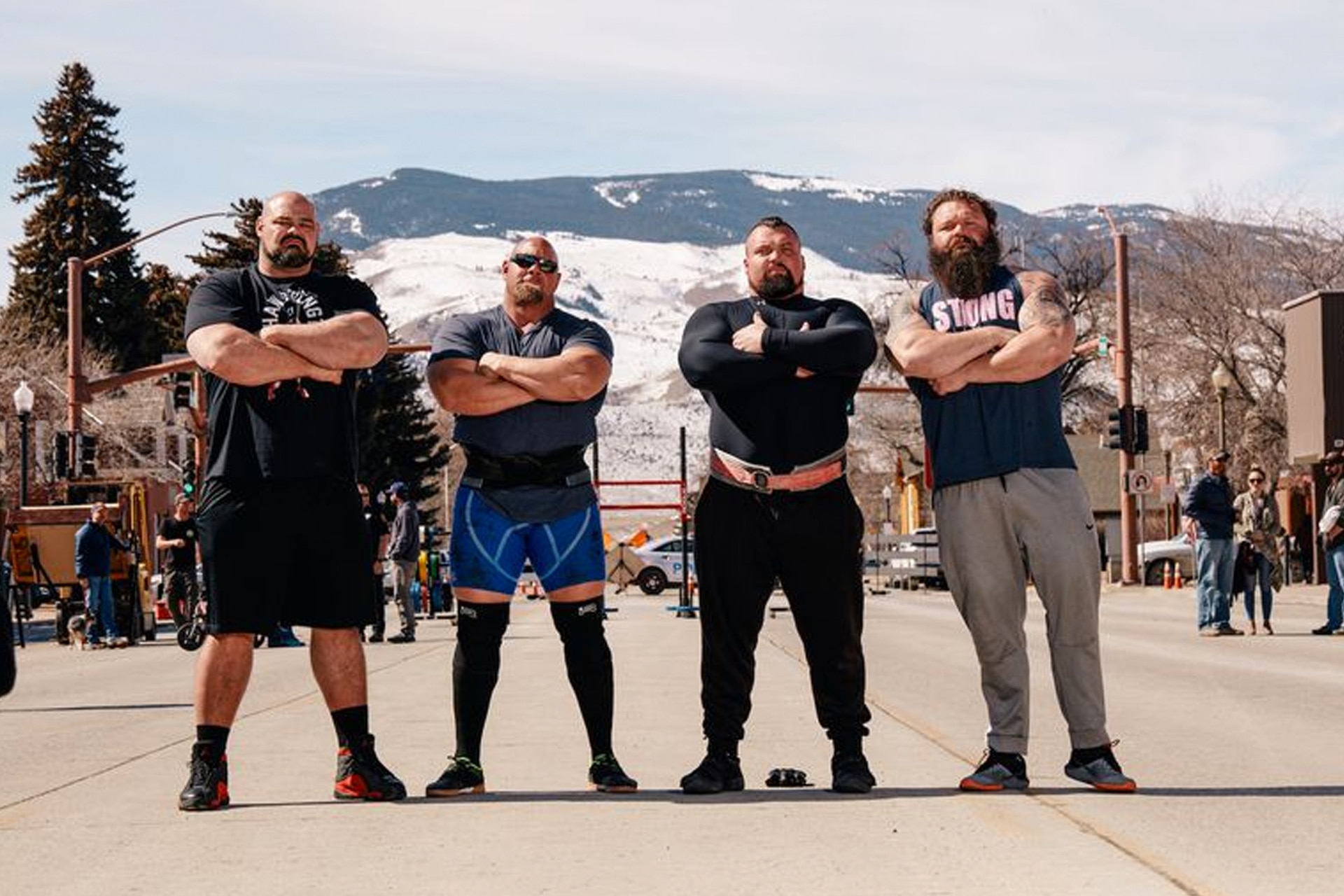 Самая сильная работа. Brian Shaw. Брайан шоу стронгмен. Brian Shaw and Eddie Hall. Самый сильный человек.