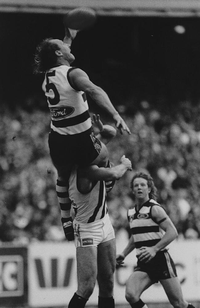 Garry Hocking had a front-row seat for Gary Ablett’s incredible leap. Picture: Phillip Stubbs