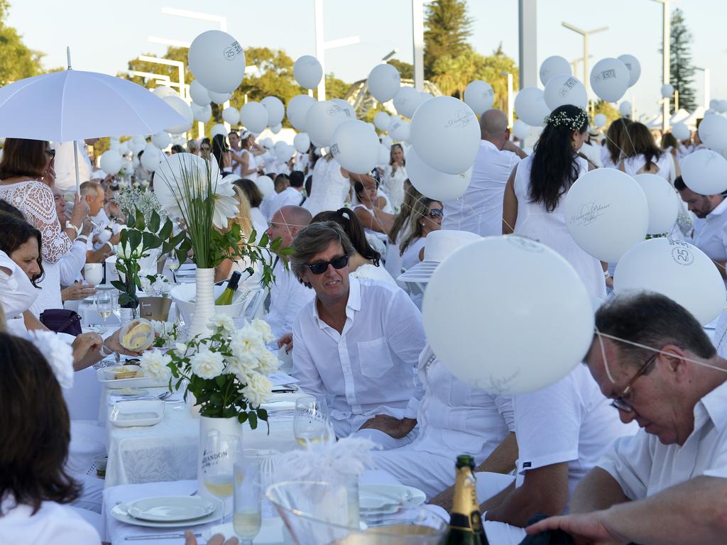 STM socials Le Diner en Blanc Daily Telegraph