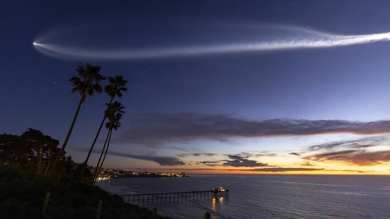 A SpaceX Falcon 9 rocket, carrying 22 Starlink satellites, launches and is visible from San Diego. Picture: Kevin Carter/Getty Images