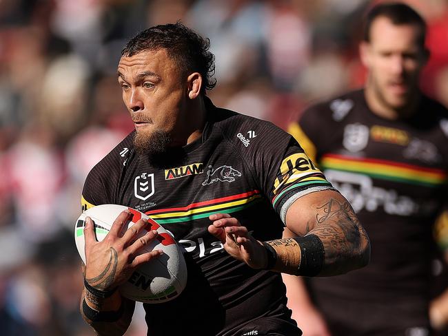 WOLLONGONG, AUSTRALIA - JULY 28: James Fisher-Harris of the Panthers hits the ball up during the round one NRLW match between St George Illawarra Dragons and Gold Coast Titans at WIN Stadium on July 28, 2024 in Wollongong, Australia. (Photo by Jeremy Ng/Getty Images)