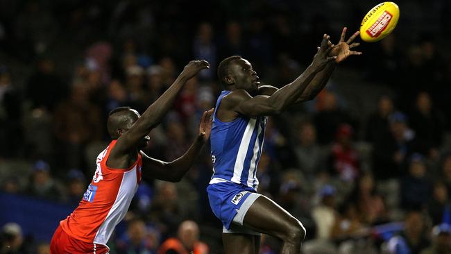 Majak Daw marks in front of Aliir Aliir.