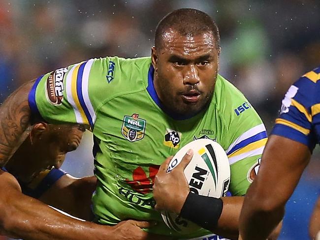 CANBERRA, AUSTRALIA - APRIL 14: Junior Paulo of the Raiders runs the ball during the round six NRL match between the Canberra Raiders and the Parramatta Eels at GIO Stadium on April 14, 2018 in Canberra, Australia.  (Photo by Mark Nolan/Getty Images)