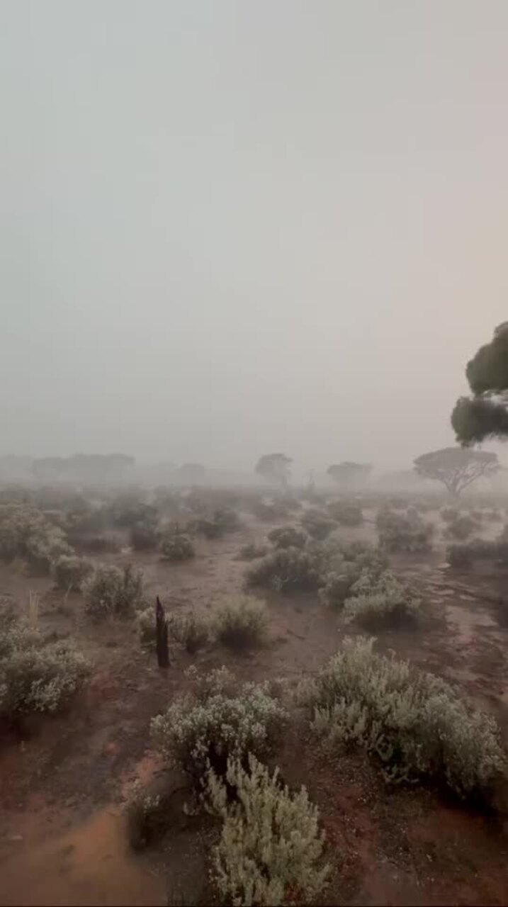 Huge thunderstorm rolling through South Australia