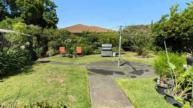 The spacious garden at 36 Bogong Ave.