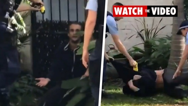 Sydney: Police taser man in the face at close distance (9 News)