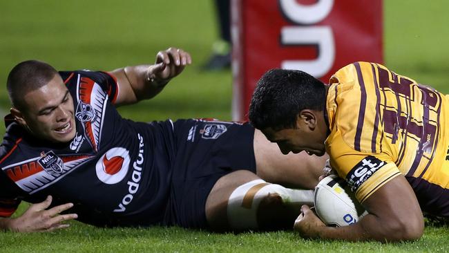 Tevita Pangai Jnr scores a try for the Broncos against the Warriors.