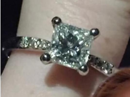 Woman shares brutal reaction to engagement ring fiance proposed with. Picture: TikTok/@beefinnagain.