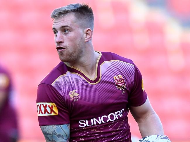 BRISBANE, AUSTRALIA - JULY 11: Cameron Munster looks to pass during a Queensland Maroons State of Origin training session at Suncorp Stadium on July 11, 2017 in Brisbane, Australia.  (Photo by Bradley Kanaris/Getty Images)