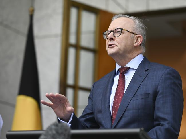 CANBERRA, AUSTRALIA  - NewsWire Photos - November 8, 2024: Prime Minister Anthony Albanese and Australia's Communications Minister, Michelle Rowland hold a press conference at Parliament House in Canberra. Picture: NewsWire / Martin Ollman