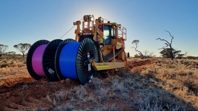Telstra is rolling out 14,000 kilometres of cable as part of its intercity network.