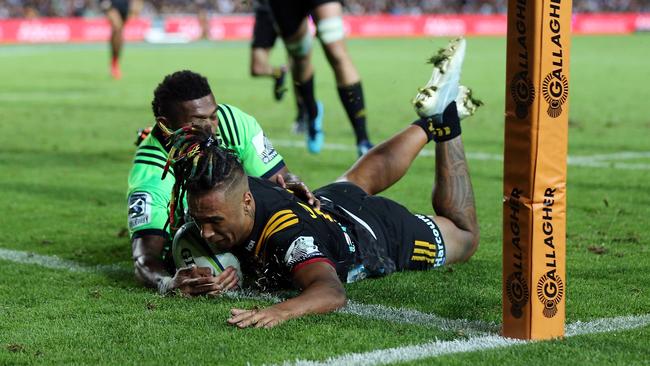 Chiefs winger Sean Wainui dives in for the winning try against the Highlanders in Waikato. Picture: Getty Images