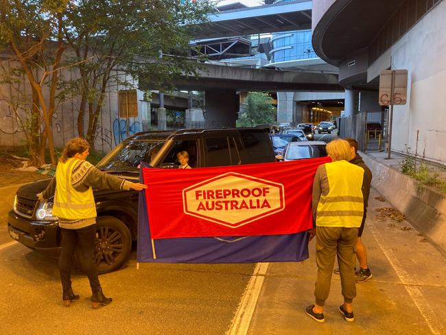 Fireproof Australia Protesters blocking the Western Distributor between the Harbour Bridge and ANZAC Bridge. Image: Supplied/Facebook