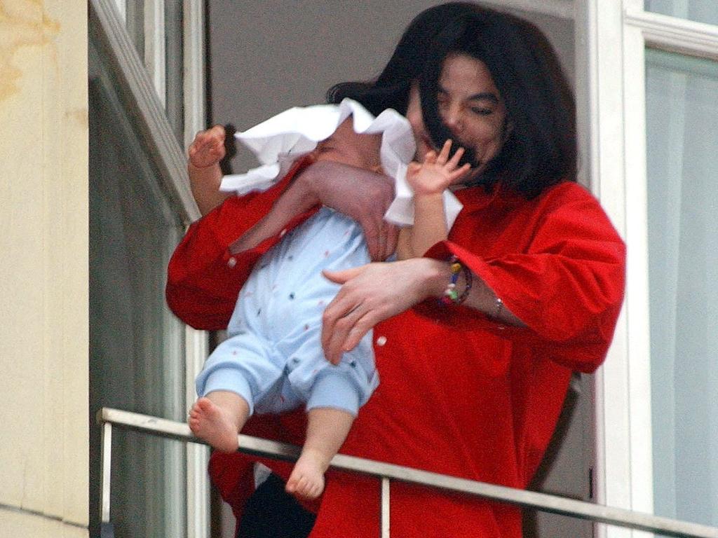 The infamous balcony moment involving Jackson and Bigi. Picture: BZ Olaf Selchow/BZ/dpa Picture-Alliance via AFP