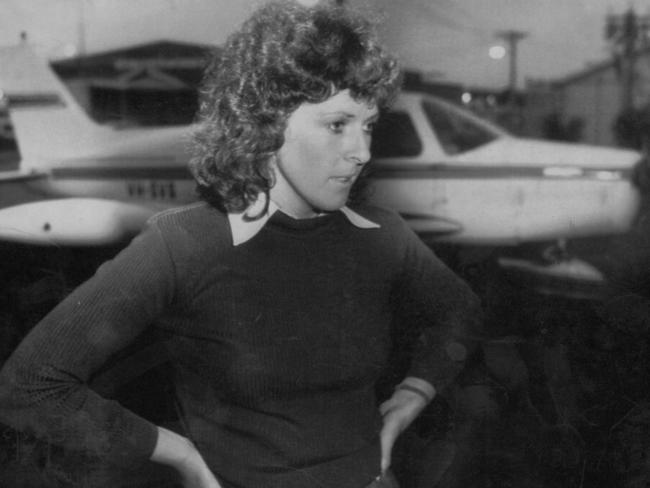 **This picture has a scanned reverse - see associated content at the bottom of the details window**Deborah Wardley, pilot, first female commercial pilot for Ansett.