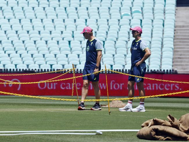DAILY TELEGRAPH - 1.1.25Australian cricket side meet at the SCG for Pink Day press conference before the 5th and final test match against India.  Pat Cummins and bowling coach inspect the wicket.  Picture: Sam Ruttyn