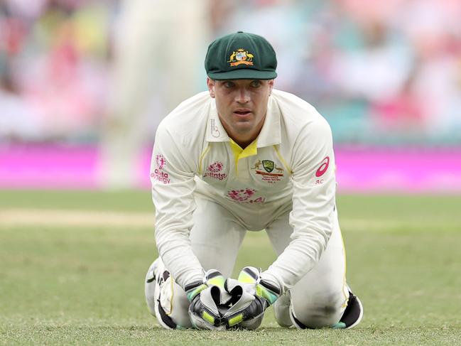 SYDNEY, AUSTRALIA - JANUARY 07: Alex Carey of Australia reacts during day three of the Fourth Test Match in the Ashes series between Australia and England at Sydney Cricket Ground on January 07, 2022 in Sydney, Australia. (Photo by Cameron Spencer/Getty Images)