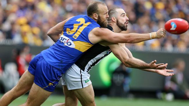 Eagles defender Will Schofield spoils Steele Sidebottom. Picture: Michael Klein