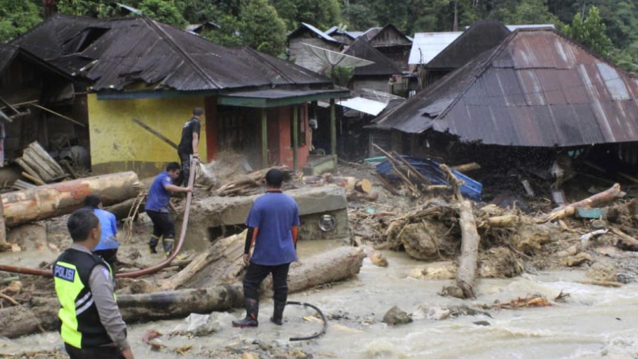 Sumatra: 27 dead after flash flooding and landslides | news.com.au ...