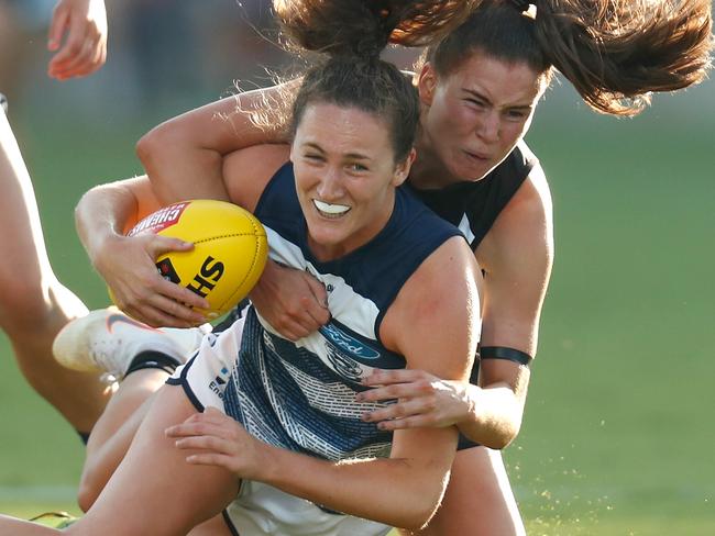 Sarah Dargan claims Georgie Rankin in a big tackle.