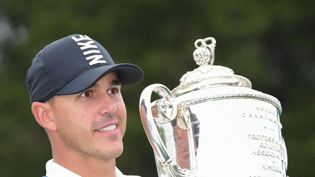 FARMINGDALE, NEW YORK - MAY 19: Brooks Koepka of the United States poses with the Wanamaker Trophy during the Trophy Presentation Ceremony after winning the final round of the 2019 PGA Championship at the Bethpage Black course on May 19, 2019 in Farmingdale, New York.   Stuart Franklin/Getty Images/AFP == FOR NEWSPAPERS, INTERNET, TELCOS & TELEVISION USE ONLY ==