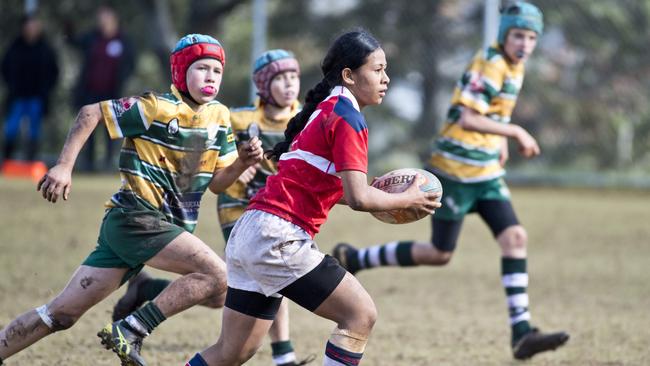 The early style of Raewyn Olomalii playing under-12s in 2019.