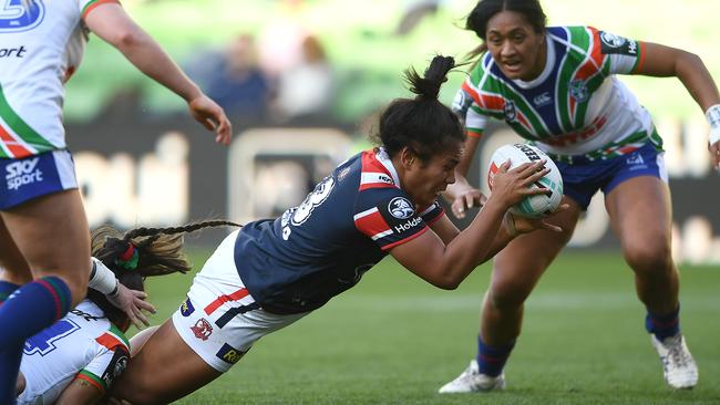 Simaima Taufa-Kautai scores against the New Zealand Warriors in round one of the NRLW.