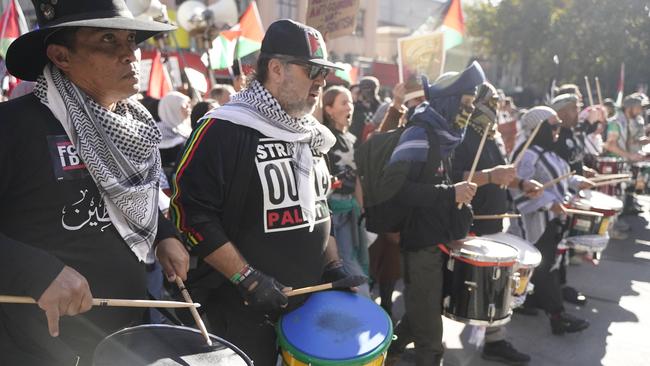 Pro Palestine protesters beat drums in Melbourne on Sunday. Picture: NCA NewsWire / Valeriu Campan