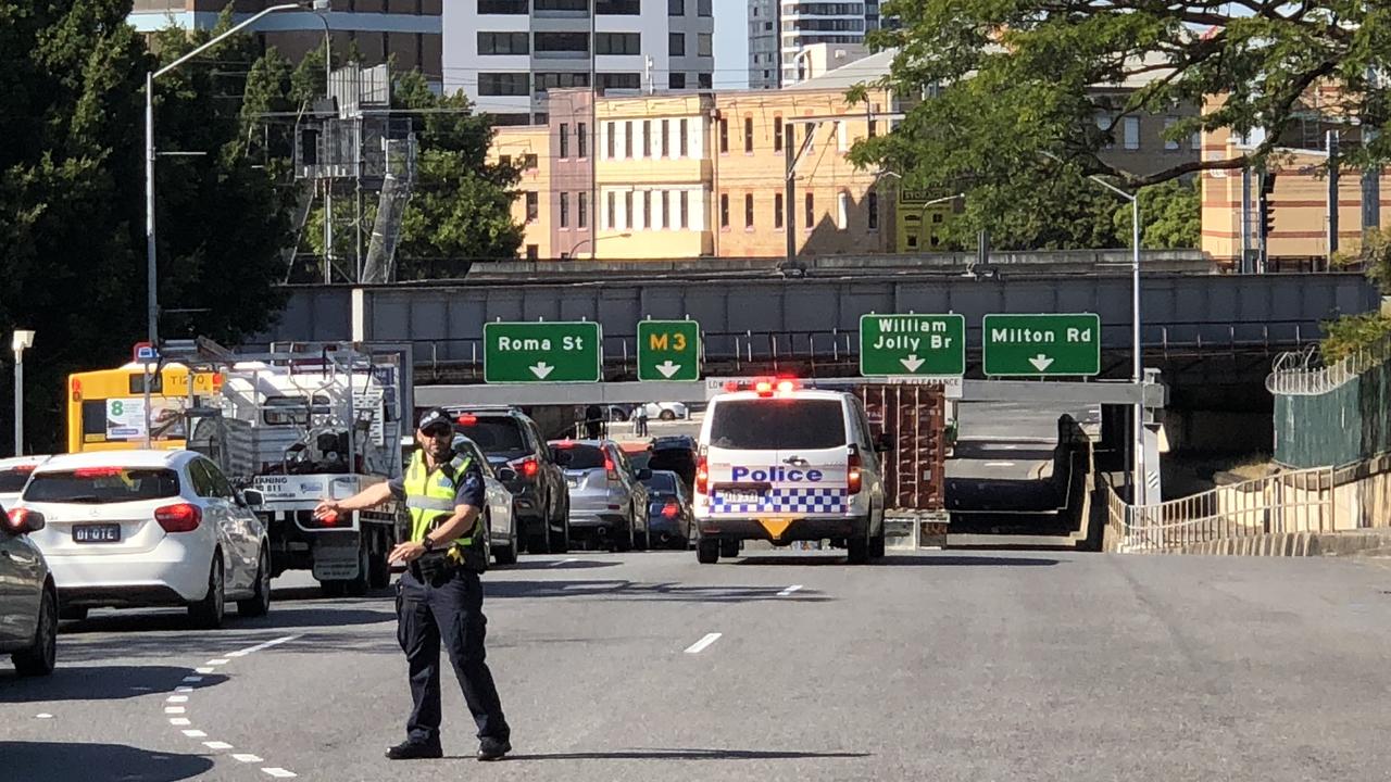 Brisbane Traffic: Truck Becomes Wedged Under Bridge At Roma Street ...