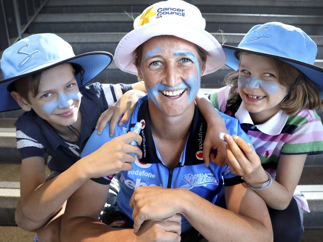 Sophie Devine’s “Zinc Challenge” raised money for the Adelaide Strikers official charity partner, Cancer Council SA, on Saturday. She is pictured with young Strikers fans, Max, 10, and Eva Schrale, 7, of Kensington. The challenge will continue for the remaining games of the WBBL. Picture: Dean Martin