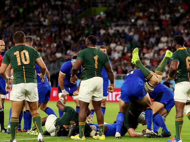 Shocker: South Africa’s Duane Vermeulen is fouled by Andrea Lovotti, resulting in the prop receiving a red card.