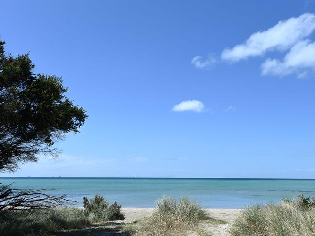 Campers on the PeninsulaView of Rye beach from the camping grounds on the foreshore.Picture: Jason SammonFriday 19th December 2014