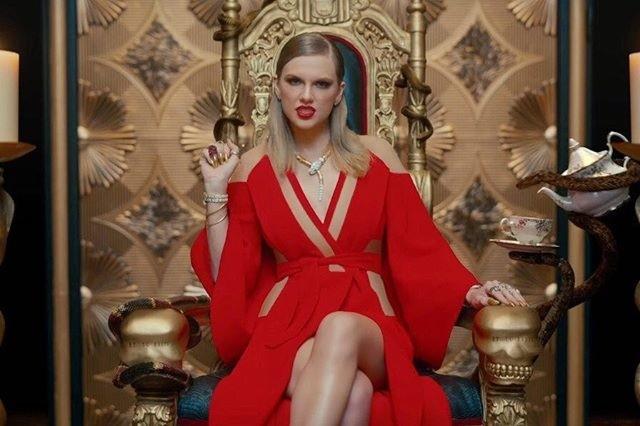 Taylor Swift Red Cardigan, Amazing Winter Dress Outfit