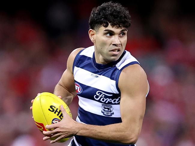 SYDNEY, AUSTRALIA - JUNE 09: Tyson Stengle of the Cats controls the ball during the round 13 AFL match between Sydney Swans and Geelong Cats at SCG, on June 09, 2024, in Sydney, Australia. (Photo by Brendon Thorne/AFL Photos/via Getty Images)