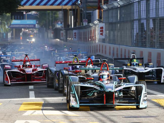 ZURICH, SWITZERLAND - JUNE 10: Mitch Evans (NZL), Panasonic Jaguar Racing, Jaguar I-Type II, leads the pack. on June 10, 2018 in Zurich, Switzerland. (Photo by Sam Bloxham/Jaguar Panasonic Racing via Getty Images)