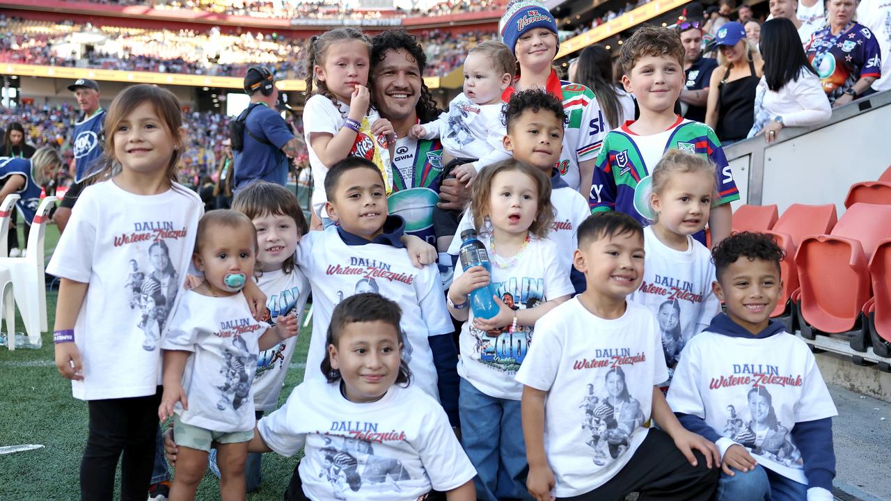 Dallin Watene-Zelezniak of the Warriors poses with family after playing his 200th match. (Photo by Hannah Peters/Getty Images)