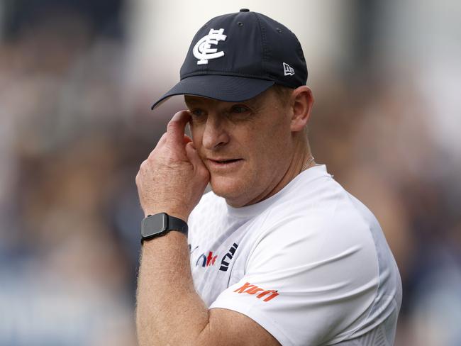 MELBOURNE, AUSTRALIA - AUGUST 31: Michael Voss, Senior Coach of the Blues looks on during a Carlton Blues training session at Ikon Park on August 31, 2024 in Melbourne, Australia. (Photo by Darrian Traynor/Getty Images)