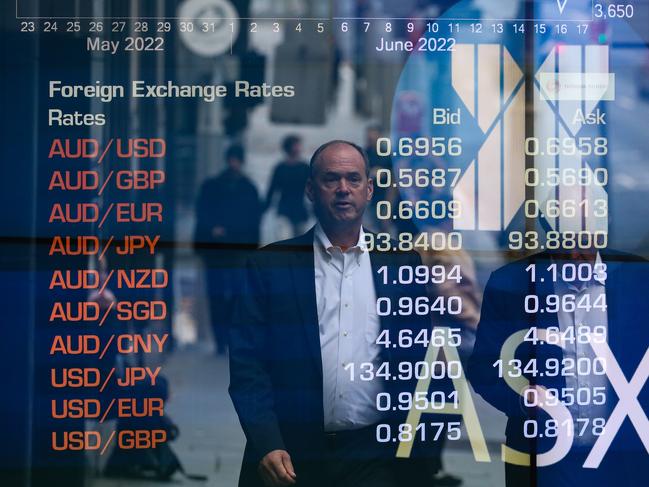 SYDNEY, AUSTRALIA - NEWSWIRE PHOTOS June 20 2022: A general view of people walking past the Australian Stock Exchange in Sydney ahead of the budget announcement. Picture NCA Newswire/ Gaye Gerard.