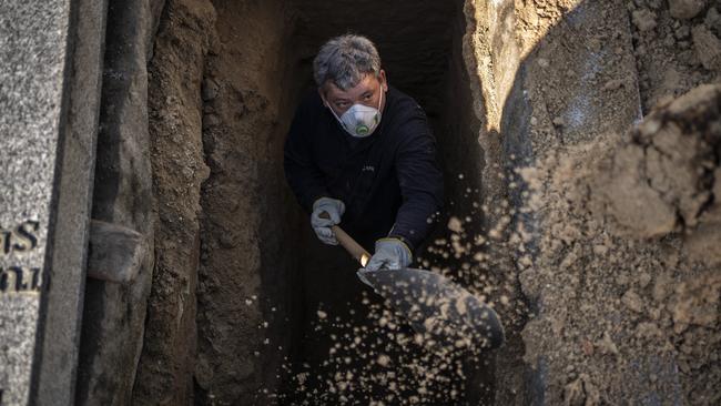 An undertaker prepares a grave for the burial of a victim of COVID-19 at the Almudena cemetery in Madrid on the weekend. Picture: AP