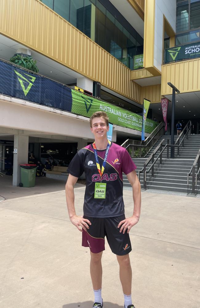 Volleyballer Luke Ryan volunteering with the QAS at the Australian Volleyball Schools Cup. Photo: Hannah Davies