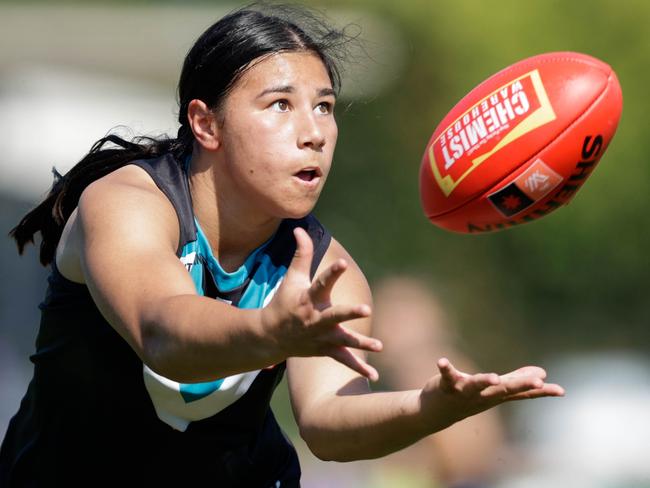 GOLD COAST, AUSTRALIA - SEPTEMBER 25: Hannah Ewings of the Power marks the ball during the 2022 S7 AFLW Round 05 match between the Gold Coast Suns and the Port Adelaide Power at Bond University on September 25, 2022 in the Gold Coast, Australia. (Photo by Russell Freeman/AFL Photos via Getty Images)