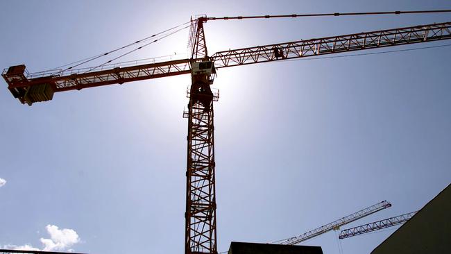 The State Government has shutdown between 50 to 70 cranes across Queensland citing safety concerns.