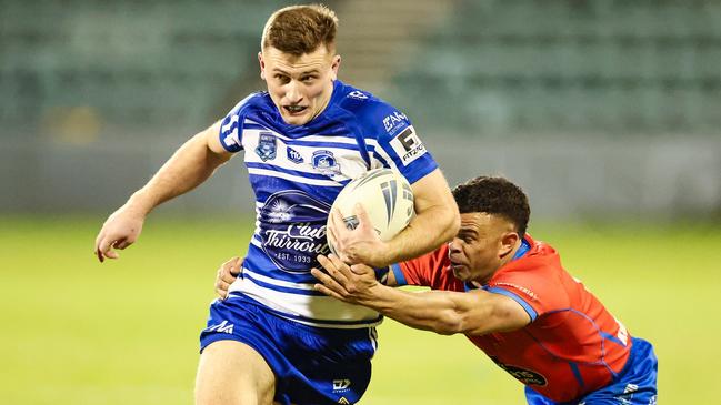 Josh Martin of Thirroul Butchers looks to escape a tackle. Picture: Denis Ivaneza