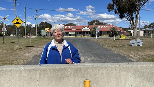 Jennings Hotel owner Lynne Schenck barricaded behind bollards. Photo: Madison Mifsud-Ure / Stanthorpe Border Post