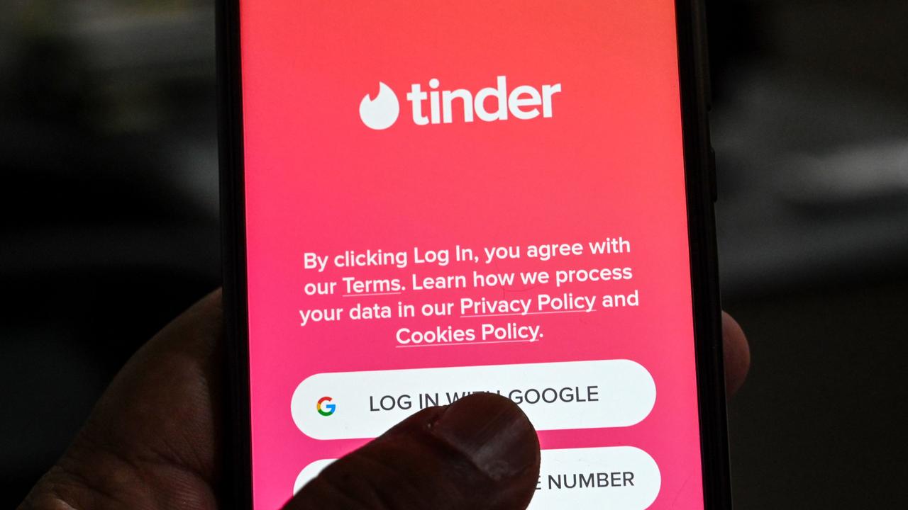 Tinder Now Lets Your Family And Friends Play Matchmaker