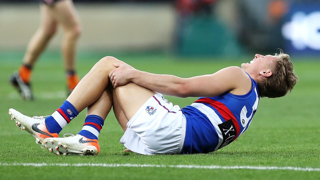 Aaron Naughton injures his left knee. Photo: Mark Kolbe/Getty Images