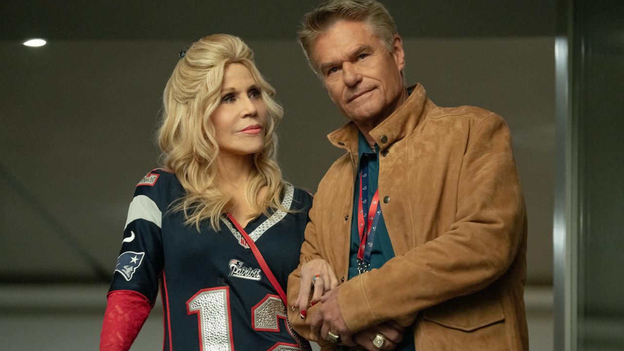 Watch: Lily Tomlin, Jane Fonda cheer on Tom Brady in '80 for Brady