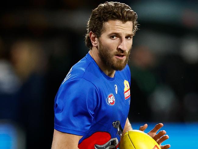 GEELONG, AUSTRALIA - JULY 20: Marcus Bontempelli of the Bulldogs warms up during the 2024 AFL Round 19 match between the Geelong Cats and the Western Bulldogs at GMHBA Stadium on July 20, 2024 in Geelong, Australia. (Photo by Michael Willson/AFL Photos via Getty Images)